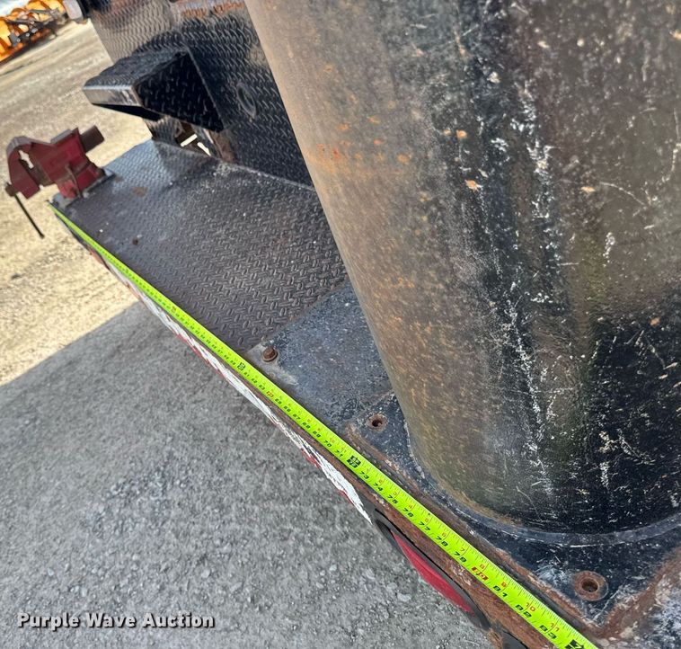 image for item EM3605 1998 International 4700 crane truck