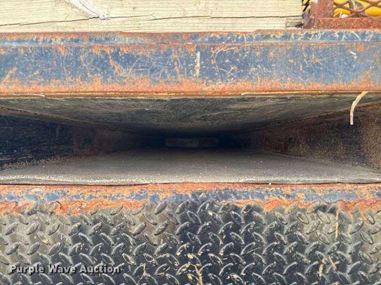 image for item EM3605 1998 International 4700 crane truck