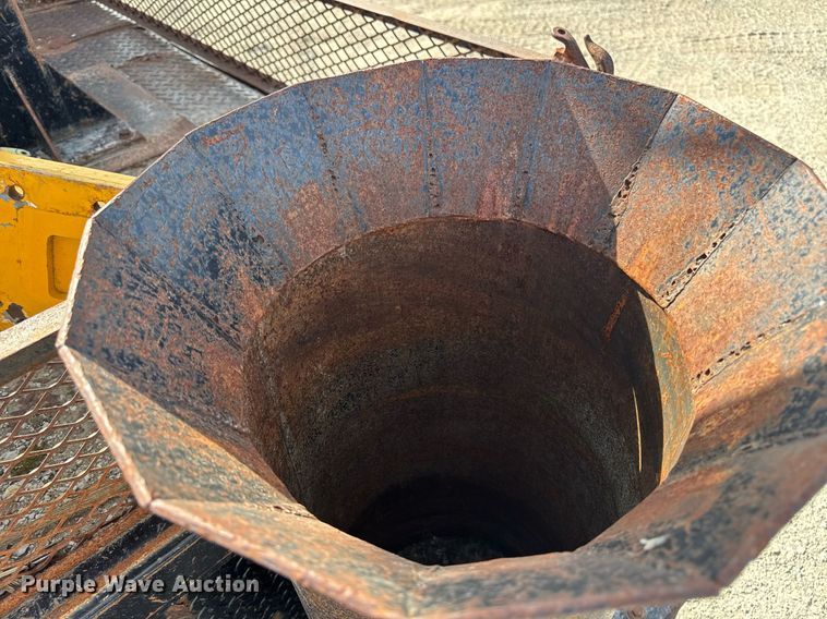 image for item EM3605 1998 International 4700 crane truck