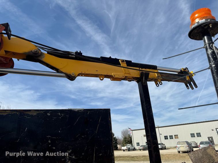 image for item EM3605 1998 International 4700 crane truck