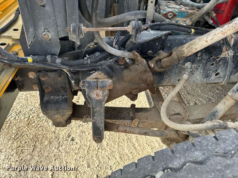 image for item EM3605 1998 International 4700 crane truck