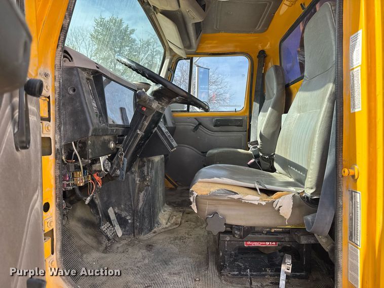 image for item EM3605 1998 International 4700 crane truck