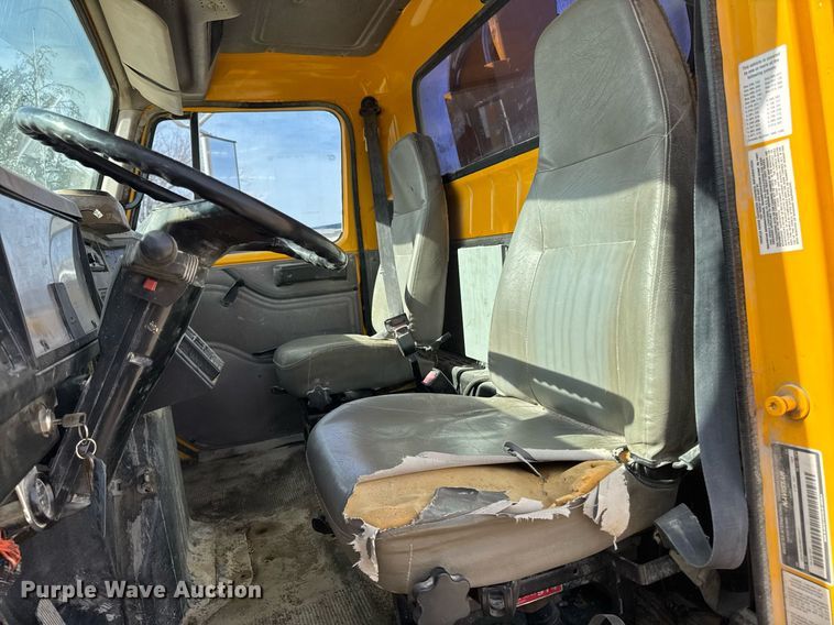 image for item EM3605 1998 International 4700 crane truck