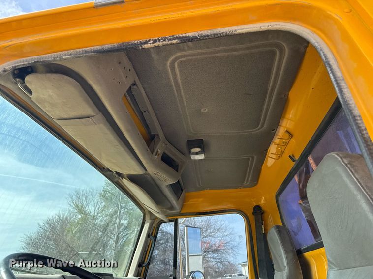 image for item EM3605 1998 International 4700 crane truck