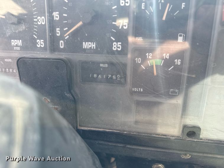 image for item EM3605 1998 International 4700 crane truck