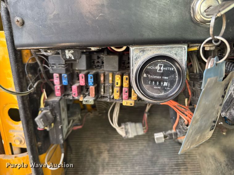 image for item EM3605 1998 International 4700 crane truck