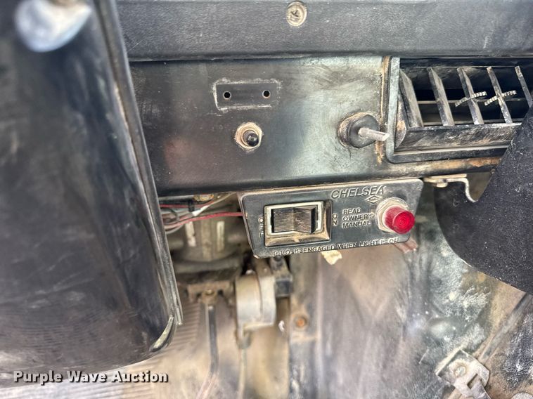 image for item EM3605 1998 International 4700 crane truck