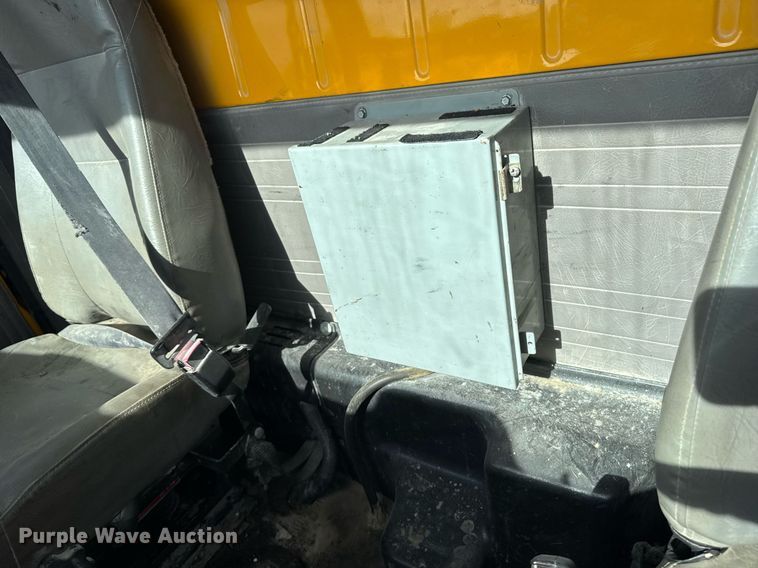 image for item EM3605 1998 International 4700 crane truck