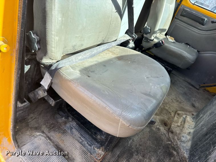 image for item EM3605 1998 International 4700 crane truck