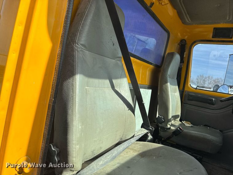 image for item EM3605 1998 International 4700 crane truck