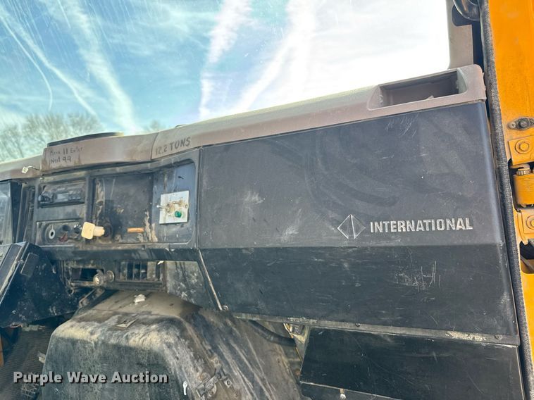 image for item EM3605 1998 International 4700 crane truck