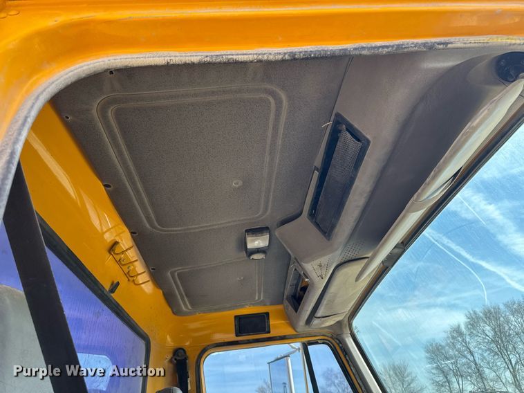 image for item EM3605 1998 International 4700 crane truck