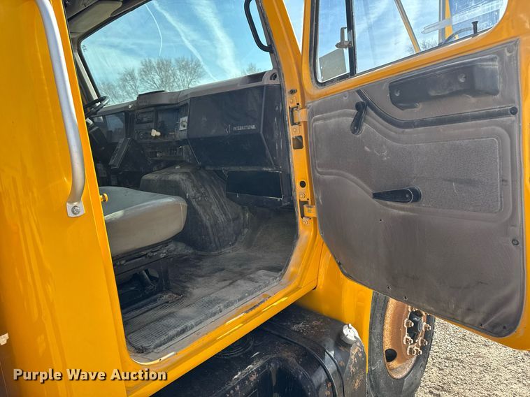 image for item EM3605 1998 International 4700 crane truck