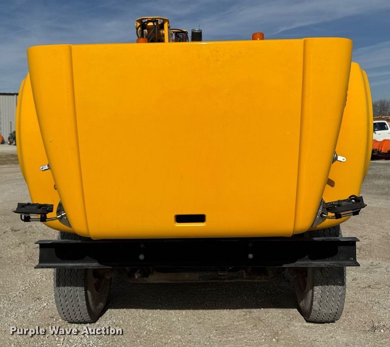 image for item EM3605 1998 International 4700 crane truck