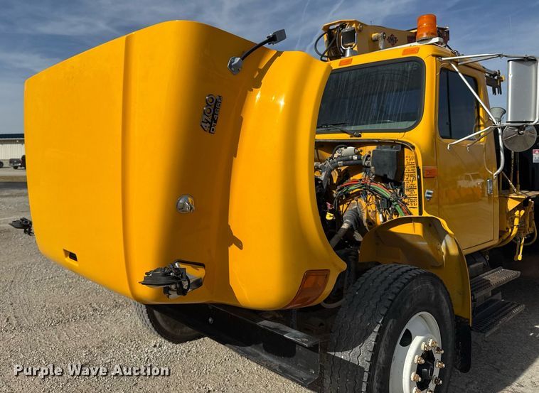 image for item EM3605 1998 International 4700 crane truck