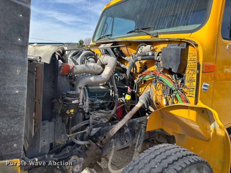 image for item EM3605 1998 International 4700 crane truck