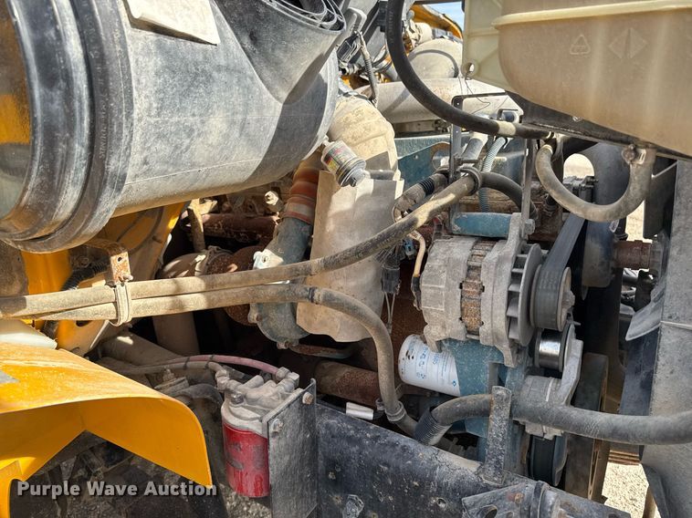 image for item EM3605 1998 International 4700 crane truck