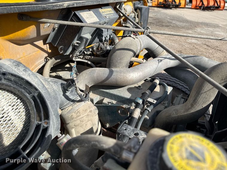 image for item EM3605 1998 International 4700 crane truck