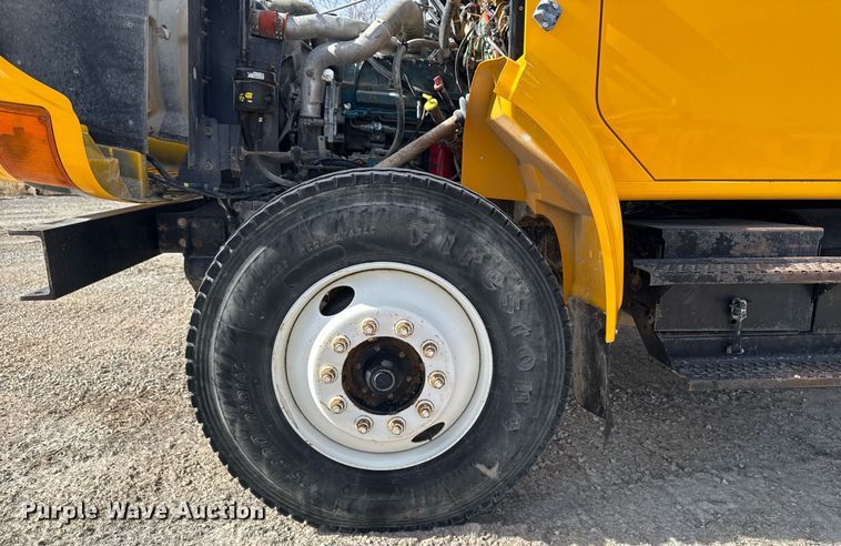 image for item EM3605 1998 International 4700 crane truck