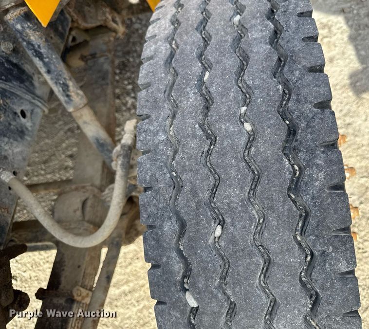 image for item EM3605 1998 International 4700 crane truck