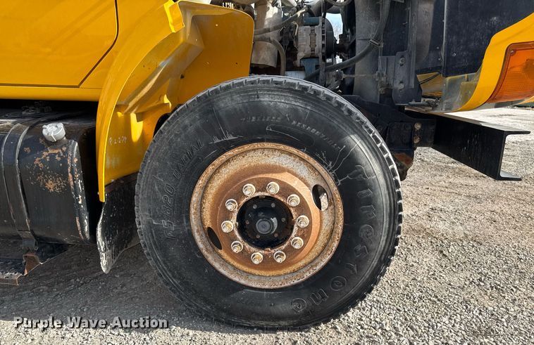 image for item EM3605 1998 International 4700 crane truck