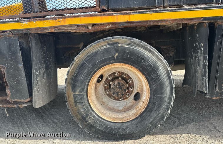 image for item EM3605 1998 International 4700 crane truck