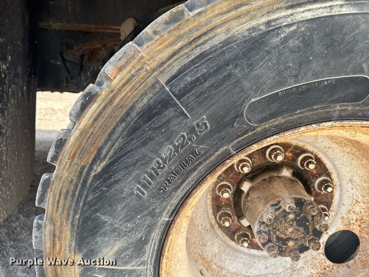 image for item EM3605 1998 International 4700 crane truck