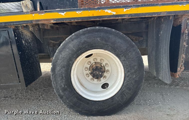 image for item EM3605 1998 International 4700 crane truck