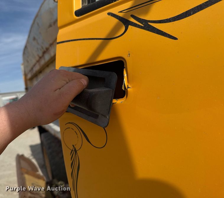 image for item EM3606 2000 GMC C8500 dump truck