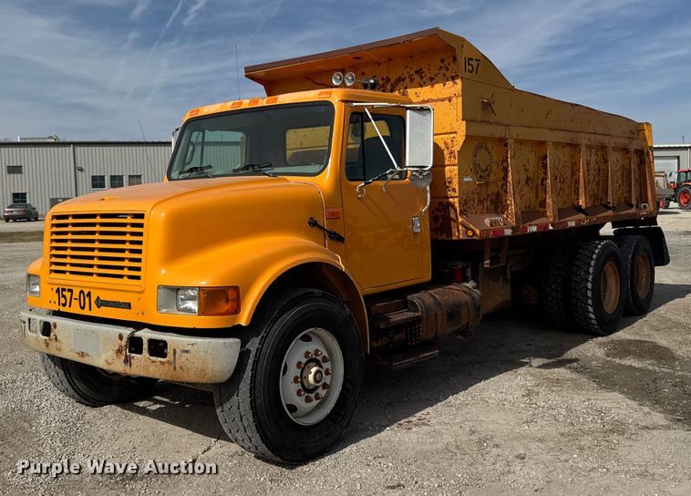 image for item EM3607 2001 International 4900 dump truck