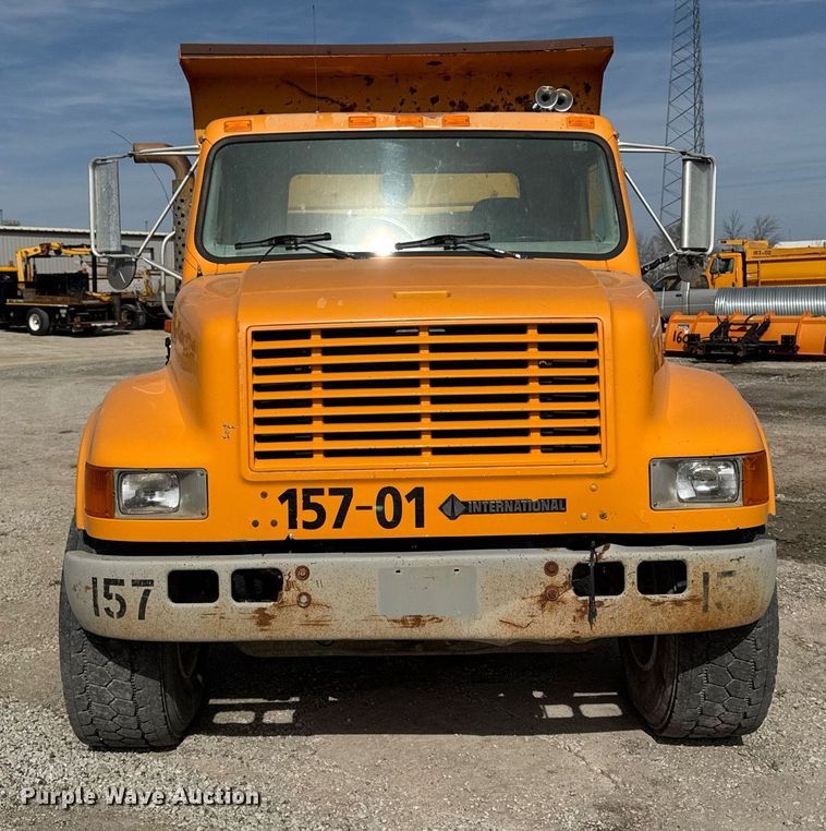 image for item EM3607 2001 International 4900 dump truck