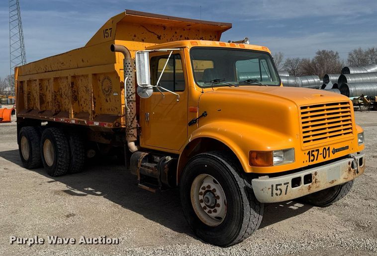 image for item EM3607 2001 International 4900 dump truck