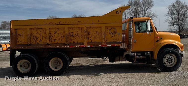 image for item EM3607 2001 International 4900 dump truck
