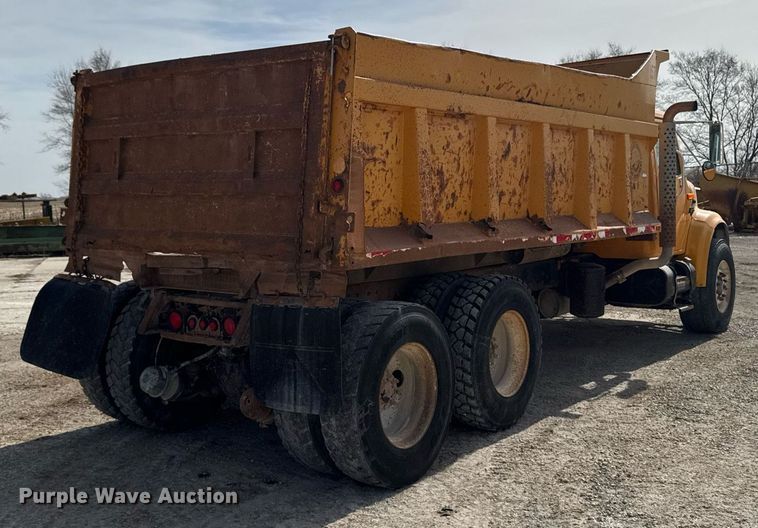 image for item EM3607 2001 International 4900 dump truck