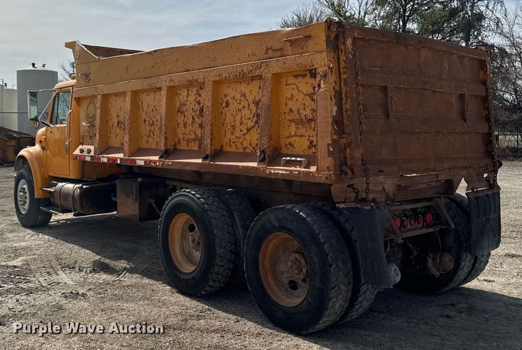 image for item EM3607 2001 International 4900 dump truck