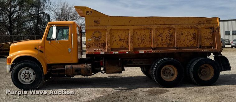 image for item EM3607 2001 International 4900 dump truck