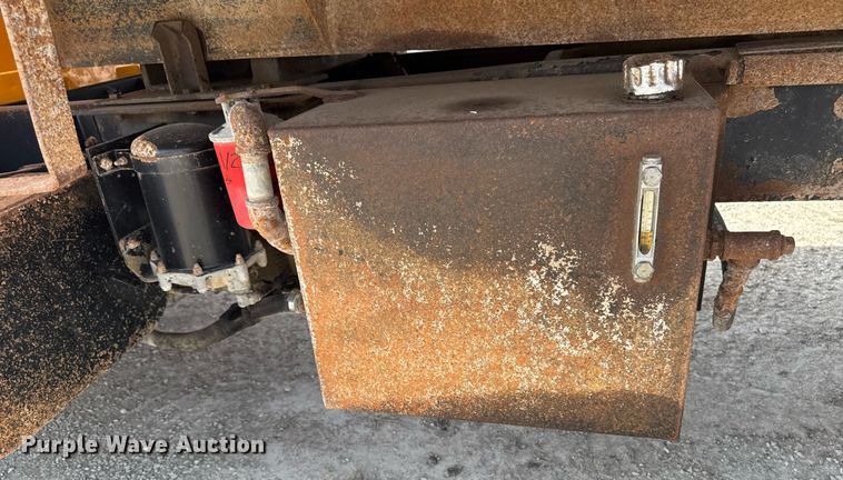 image for item EM3607 2001 International 4900 dump truck