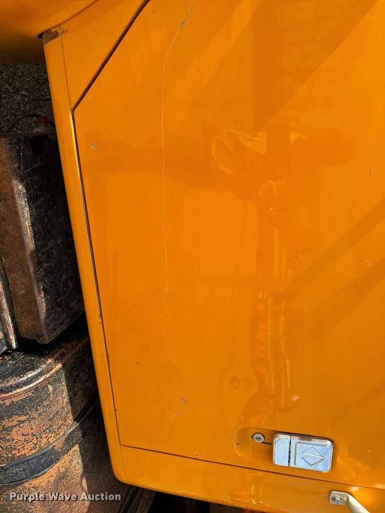 image for item EM3607 2001 International 4900 dump truck