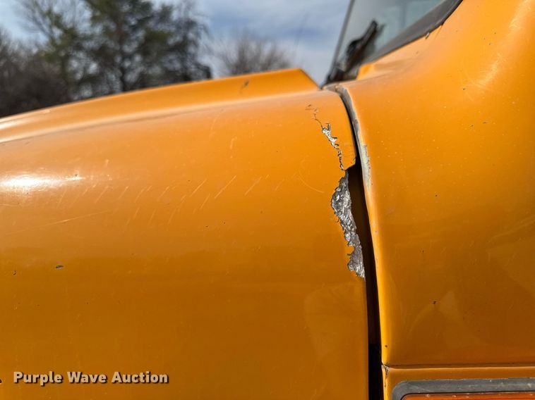 image for item EM3607 2001 International 4900 dump truck