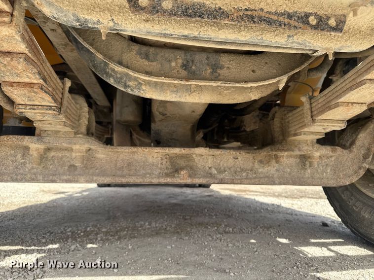 image for item EM3607 2001 International 4900 dump truck