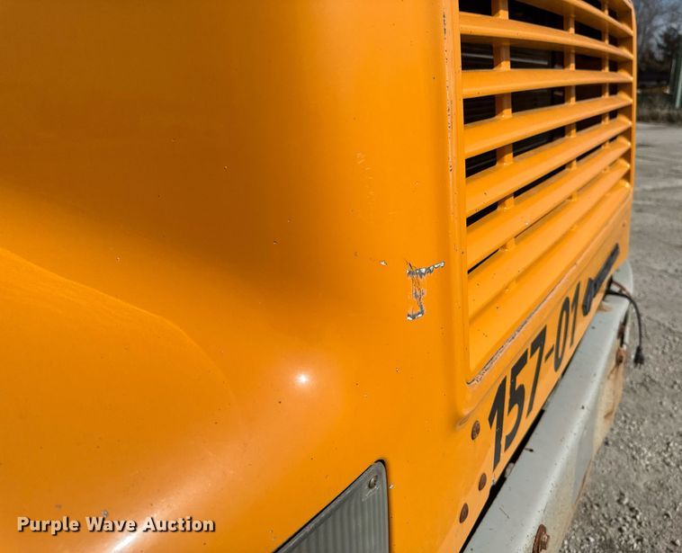 image for item EM3607 2001 International 4900 dump truck