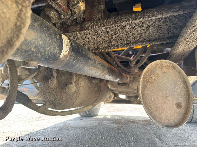 image for item EM3607 2001 International 4900 dump truck