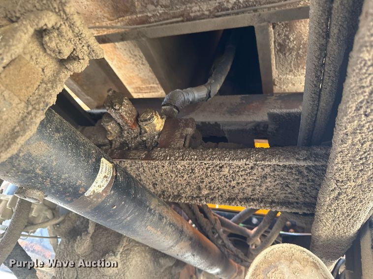 image for item EM3607 2001 International 4900 dump truck