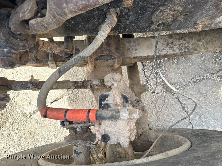 image for item EM3607 2001 International 4900 dump truck