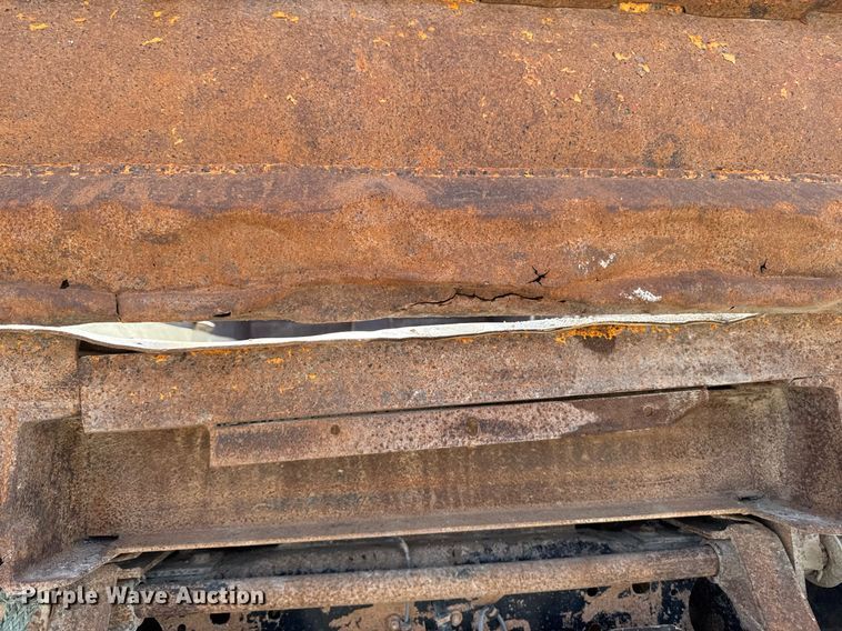 image for item EM3607 2001 International 4900 dump truck