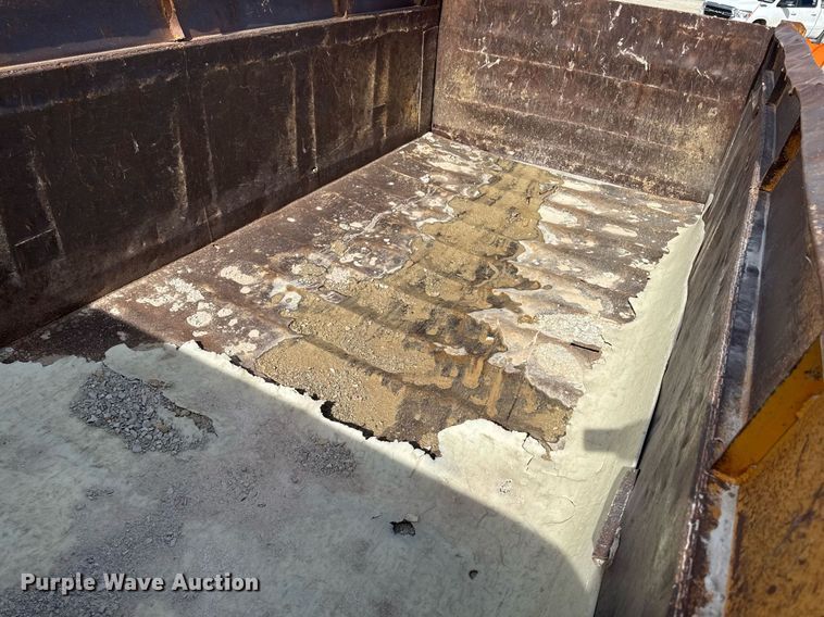 image for item EM3607 2001 International 4900 dump truck