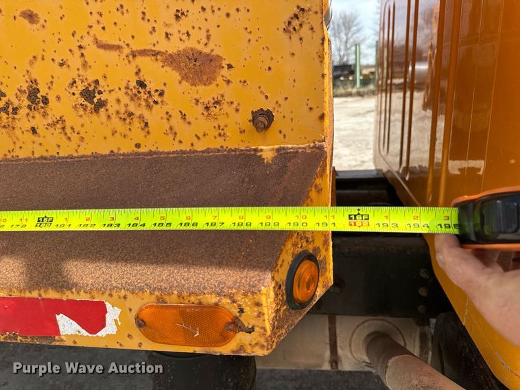 image for item EM3607 2001 International 4900 dump truck