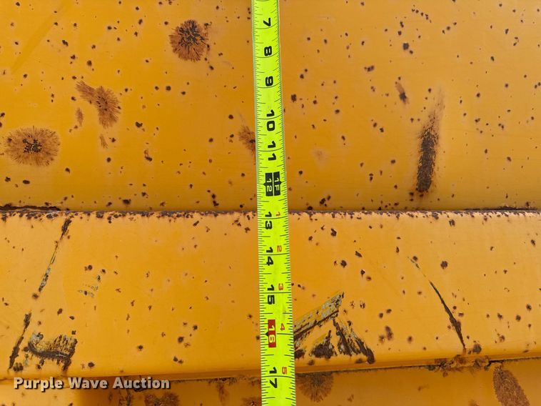 image for item EM3607 2001 International 4900 dump truck