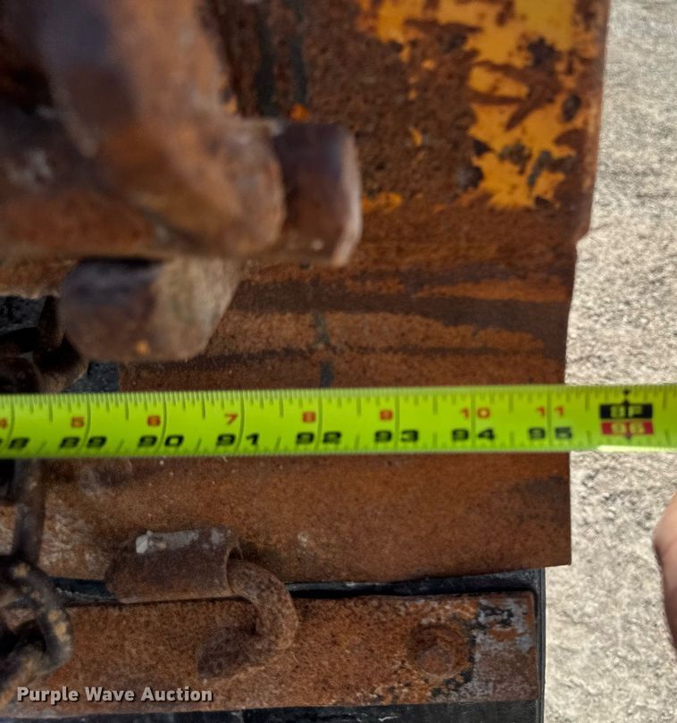 image for item EM3607 2001 International 4900 dump truck