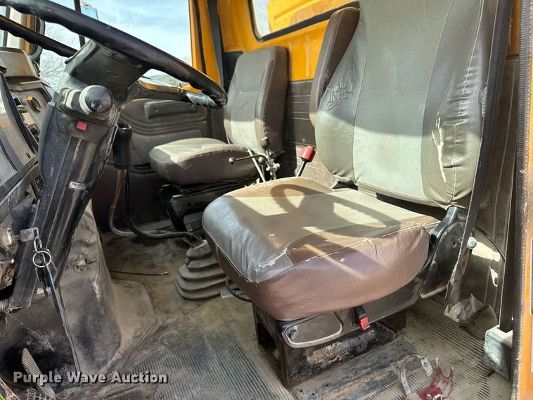 image for item EM3607 2001 International 4900 dump truck